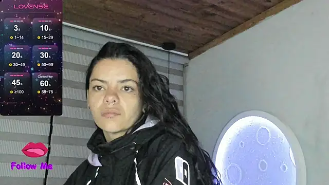 Snapshot of natasha_logan_ chatting on 06-12-26, 04:33 natasha logan online show from 06-12-26, 04:33