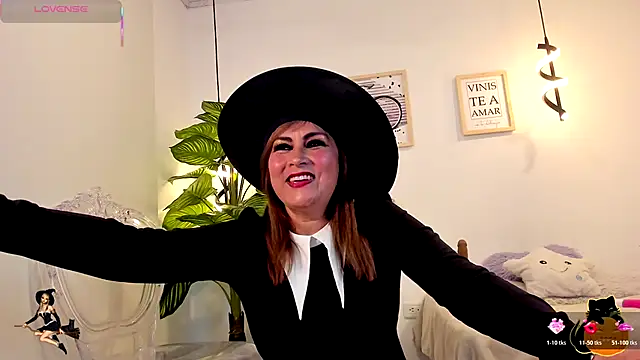 Rachel  Lang online show from 10-31-25, 09:49