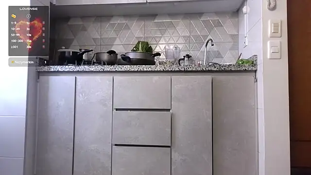 mini kunis online show from 12-10-24, 01:55