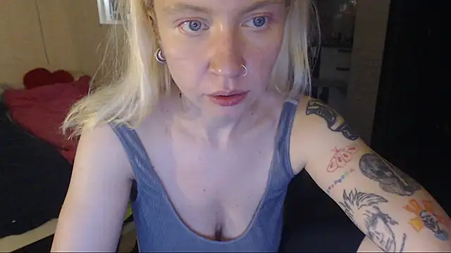 Snapshot of amanda_kiss_kiss chatting on 10-26-25, 03:40 amanda kiss kiss online show from 10-26-25, 03:40