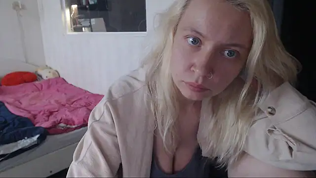 Snapshot of amanda_kiss_kiss chatting on 10-27-25, 12:42 amanda kiss kiss online show from 10-27-25, 12:42