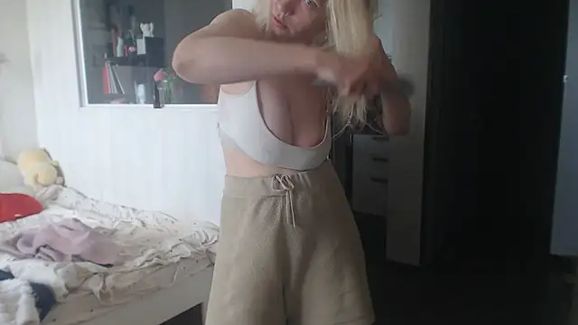 Snapshot of amanda_kiss_kiss chatting on 04-13-26, 10:43 amanda kiss kiss online show from 04-13-26, 10:43