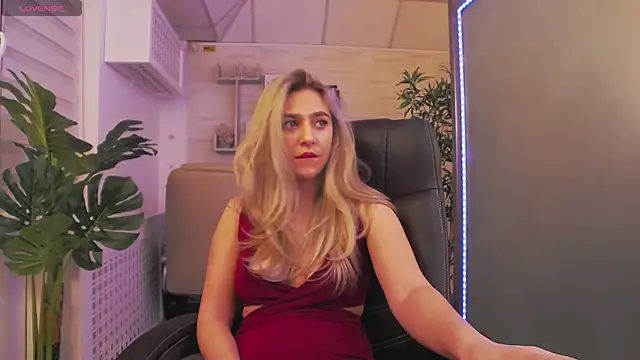 Snapshot of AvaBlue_ chatting on 02-04-25, 07:29 AvaBlue online show from 02-04-25, 07:29