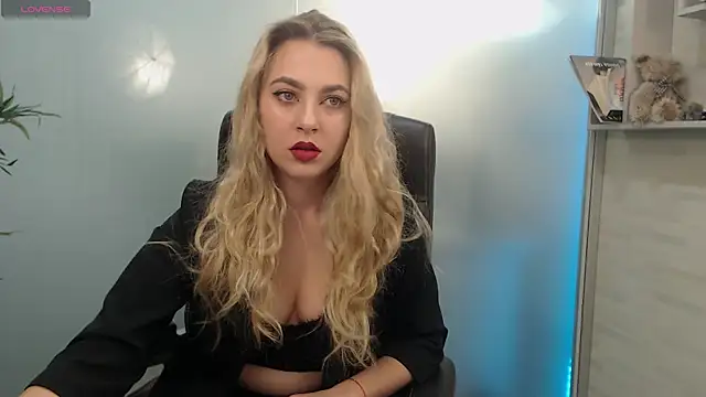 Snapshot of AvaBlue_ chatting on 03-01-25, 04:04 AvaBlue online show from 03-01-25, 04:04