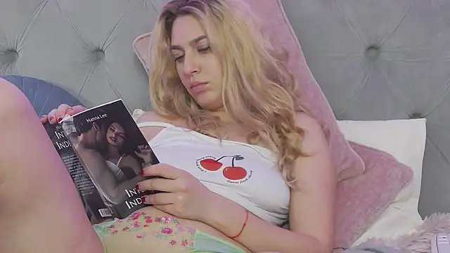 Snapshot of AvaBlue_ chatting on 03-10-25, 10:15 AvaBlue online show from 03-10-25, 10:15