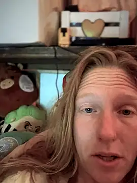 GoldenFlameGoddess online show from 11-26-25, 03:35