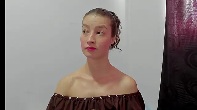 Snapshot of MiiaVolkova chatting on 11-06-25, 06:31 MiiaVolkova online show from 11-06-25, 06:31