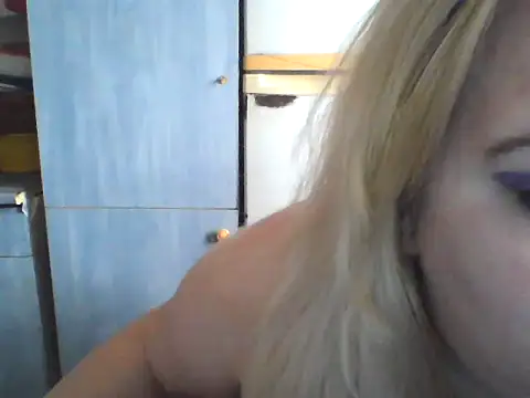 Snapshot of D_Marinna chatting on 12-15-25, 09:35 D Marinna online show from 12-15-25, 09:35