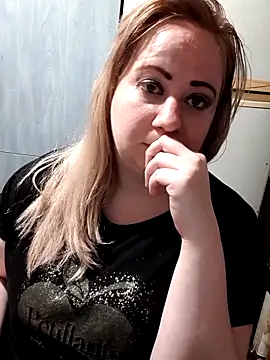 Snapshot of D_Marinna chatting on 02-21-26, 07:04 D Marinna online show from 02-21-26, 07:04