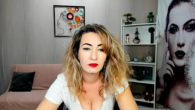 Snapshot of Cassandra_Hotty chatting on 12-06-24, 08:59 Cassandra Hotty online show from 12-06-24, 08:59
