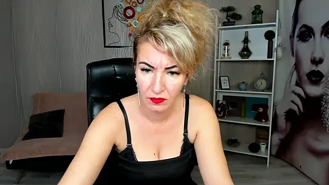 Snapshot of Cassandra_Hotty chatting on 01-10-25, 09:55 Cassandra Hotty online show from 01-10-25, 09:55