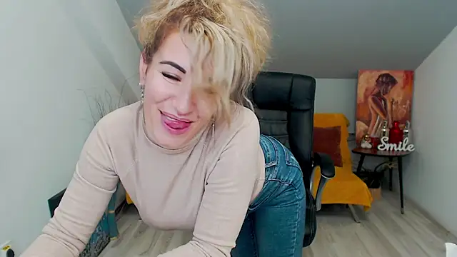 Snapshot of Cassandra_Hotty chatting on 01-10-25, 03:58 Cassandra Hotty online show from 01-10-25, 03:58