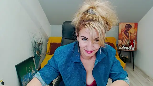 Snapshot of Cassandra_Hotty chatting on 01-20-25, 10:51 Cassandra Hotty online show from 01-20-25, 10:51
