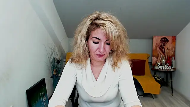 Snapshot of Cassandra_Hotty chatting on 01-27-25, 03:15 Cassandra Hotty online show from 01-27-25, 03:15