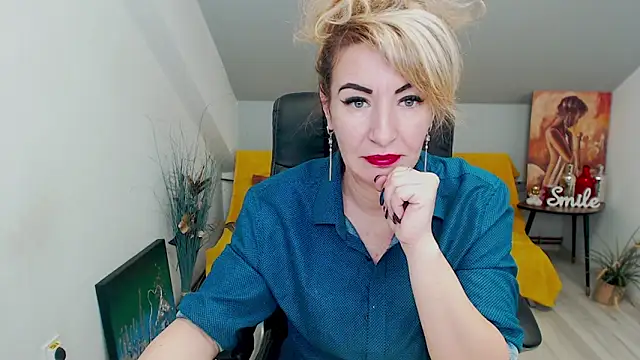 Snapshot of Cassandra_Hotty chatting on 02-04-25, 04:26 Cassandra Hotty online show from 02-04-25, 04:26