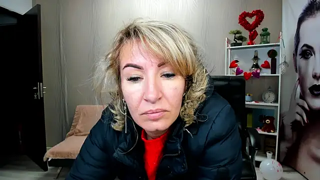 Snapshot of Cassandra_Hotty chatting on 02-13-25, 03:50 Cassandra Hotty online show from 02-13-25, 03:50