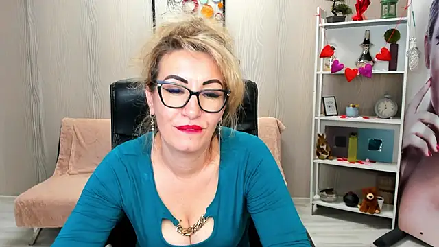 Snapshot of Cassandra_Hotty chatting on 02-14-25, 07:38 Cassandra Hotty online show from 02-14-25, 07:38