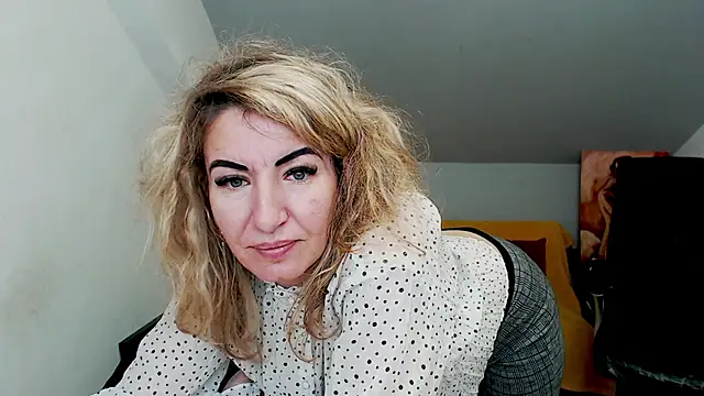 Snapshot of Cassandra_Hotty chatting on 02-24-25, 03:23 Cassandra Hotty online show from 02-24-25, 03:23