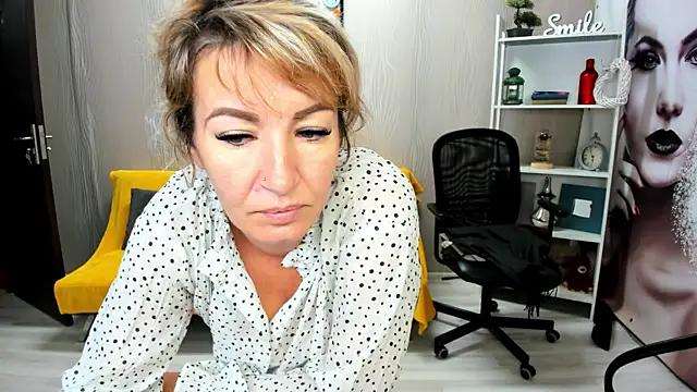 Snapshot of Cassandra_Hotty chatting on 09-10-25, 02:55 Cassandra Hotty online show from 09-10-25, 02:55