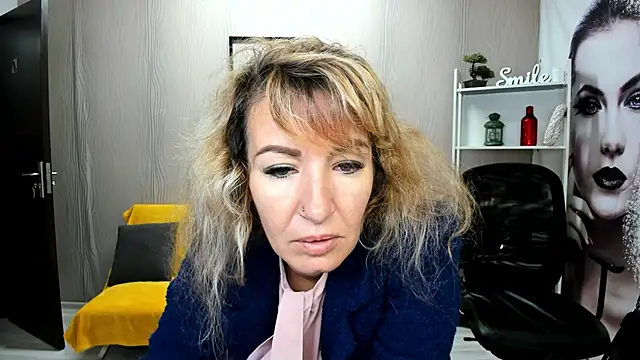Snapshot of Cassandra_Hotty chatting on 10-08-25, 02:42 Cassandra Hotty online show from 10-08-25, 02:42