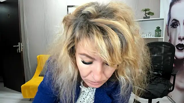 Snapshot of Cassandra_Hotty chatting on 10-22-25, 02:45 Cassandra Hotty online show from 10-22-25, 02:45