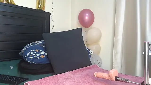 NIKKIE LOVE online show from 01-24-25, 03:43