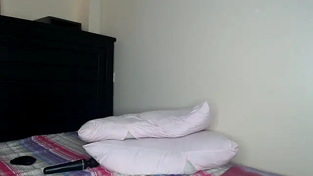 Snapshot of NIKKIE_LOVE chatting on 04-13-26, 07:58 NIKKIE LOVE online show from 04-13-26, 07:58