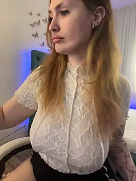 Snapshot of _Chlo__e chatting on 09-17-25, 10:17 Chlo e online show from 09-17-25, 10:17