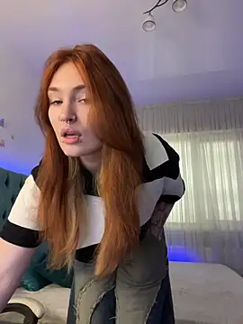 Snapshot of _Chlo__e chatting on 10-24-25, 10:55 Chlo e online show from 10-24-25, 10:55