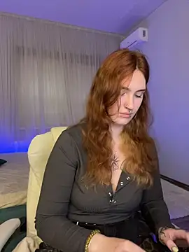 Snapshot of _Chlo__e chatting on 11-08-25, 12:38 Chlo e online show from 11-08-25, 12:38