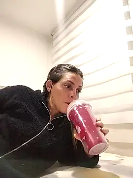 Snapshot of Mia_Hampton chatting on 02-08-25, 12:49 Mia Hampton online show from 02-08-25, 12:49