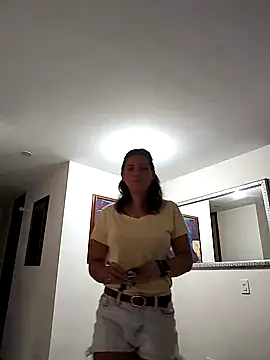 Snapshot of Mia_Hampton chatting on 03-04-25, 09:11 Mia Hampton online show from 03-04-25, 09:11