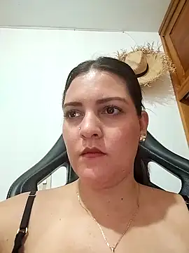 Snapshot of Mia_Hampton chatting on 09-18-25, 08:11 Mia Hampton online show from 09-18-25, 08:11