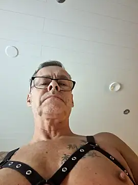 Snapshot of DarrenSullivanSlut chatting on 12-17-24, 08:23 DarrenSullivanSlut online show from 12-17-24, 08:23