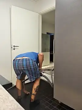 Snapshot of DarrenSullivanSlut chatting on 02-05-25, 11:55 DarrenSullivanSlut online show from 02-05-25, 11:55