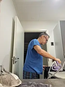 Snapshot of DarrenSullivanSlut chatting on 12-03-25, 08:00 DarrenSullivanSlut online show from 12-03-25, 08:00