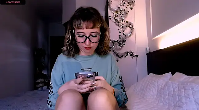 Cosmo Riri online show from 12-24-24, 07:06