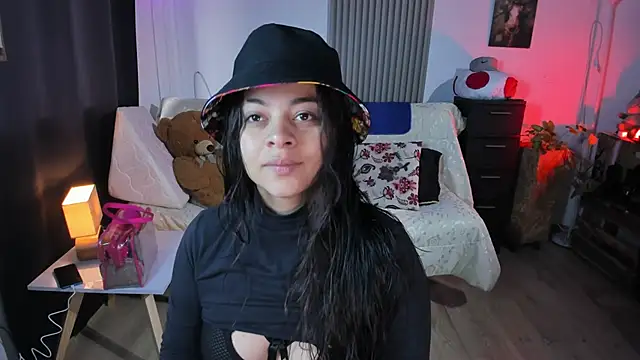 Cuttiealice online show from 02-24-25, 02:37