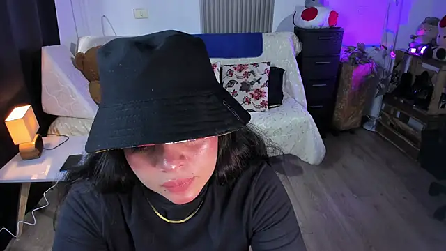 Cuttiealice online show from 02-24-25, 05:42