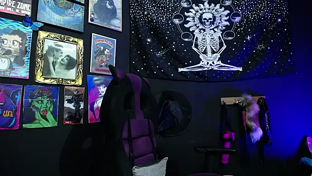 Yourmadame P online show from 12-22-24, 12:28