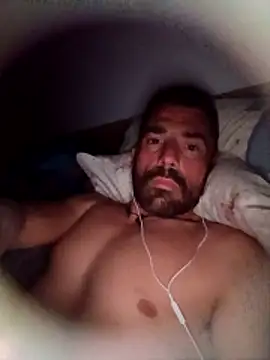 Snapshot of George21ek chatting on 12-22-25, 11:46 George21ek online show from 12-22-25, 11:46