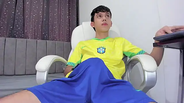 Snapshot of The_skinnyguys chatting on 01-13-25, 09:20 The skinnyguys online show from 01-13-25, 09:20