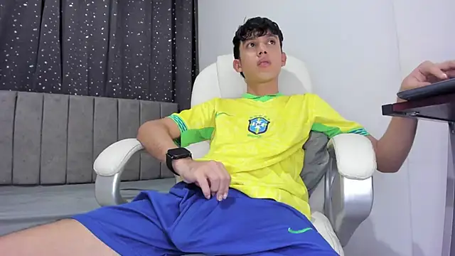 Snapshot of The_skinnyguys chatting on 01-14-25, 12:22 The skinnyguys online show from 01-14-25, 12:22