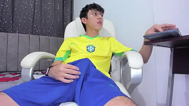 Snapshot of The_skinnyguys chatting on 01-28-25, 10:45 The skinnyguys online show from 01-28-25, 10:45