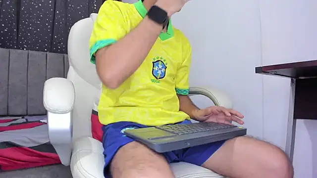 Snapshot of The_skinnyguys chatting on 01-29-25, 01:48 The skinnyguys online show from 01-29-25, 01:48