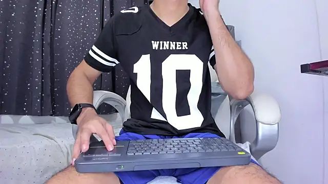 Snapshot of The_skinnyguys chatting on 03-16-25, 09:58 The skinnyguys online show from 03-16-25, 09:58