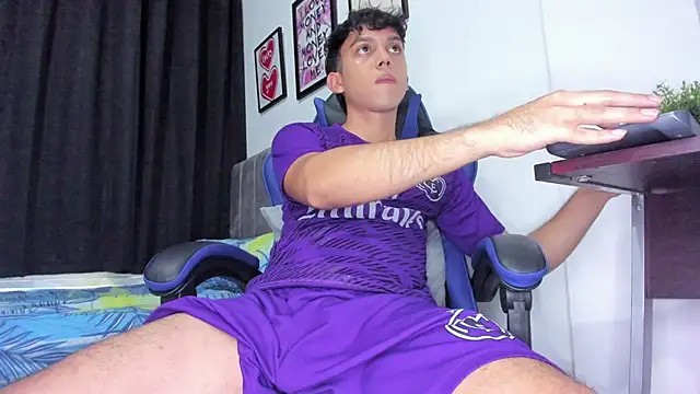 Snapshot of The_skinnyguys chatting on 10-06-25, 09:56 The skinnyguys online show from 10-06-25, 09:56