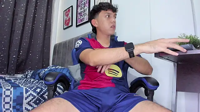 Snapshot of The_skinnyguys chatting on 11-15-25, 10:04 The skinnyguys online show from 11-15-25, 10:04