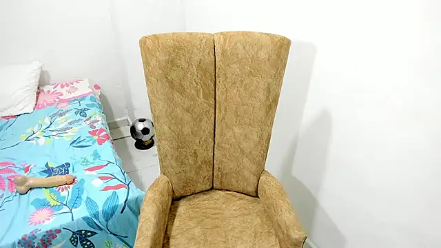 sofiapaola online show from 12-14-24, 04:01