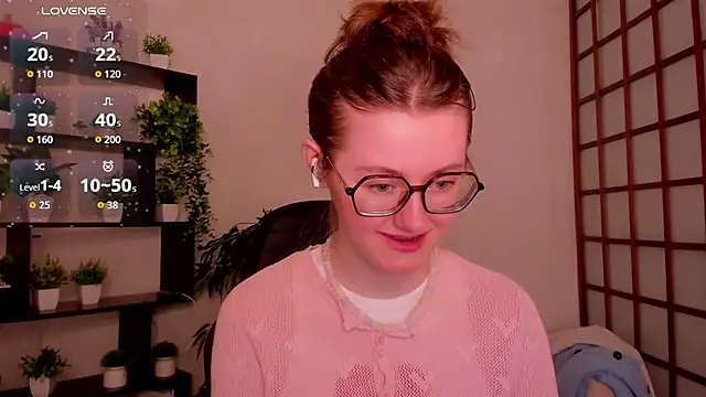 Snapshot of KateCuddle chatting on 05-19-26, 02:07 KateCuddle online show from 05-19-26, 02:07